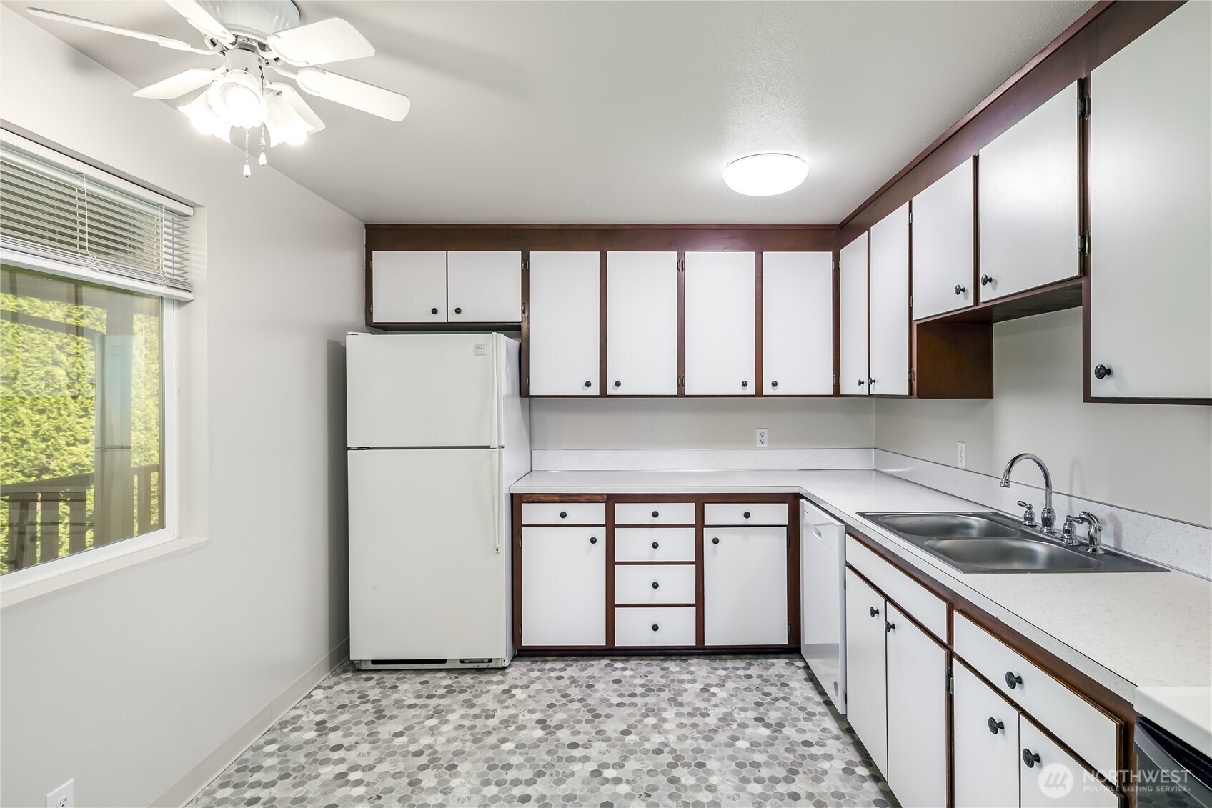 703 Broadway Street Property Photo 18