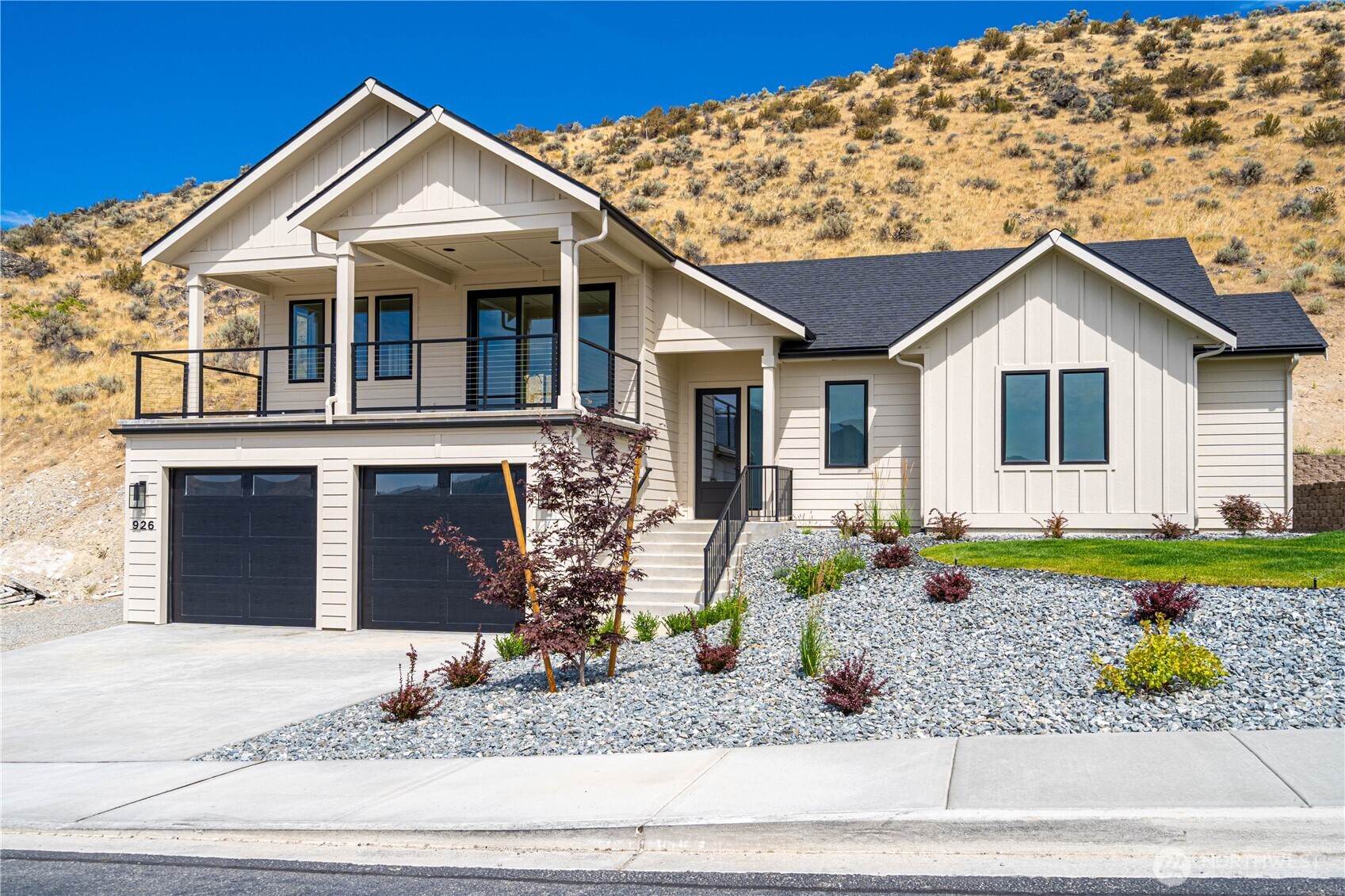 926 Long Drive Property Photo 1