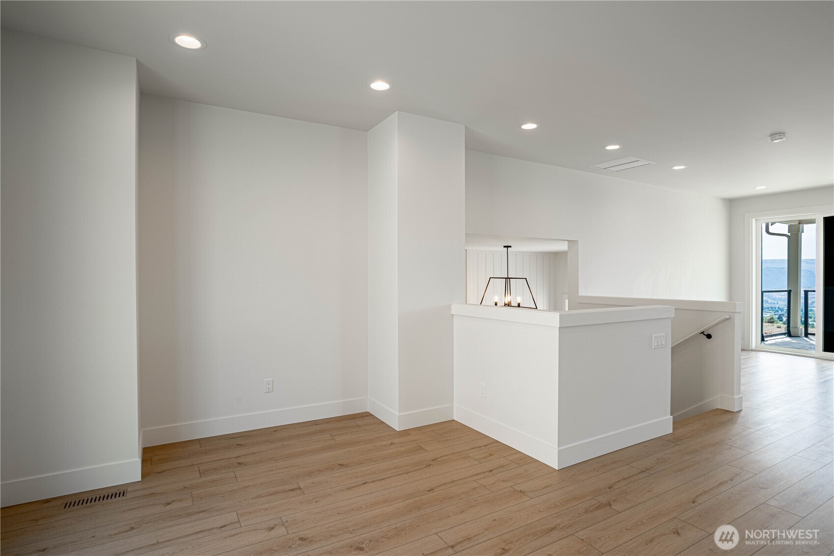 926 Long Drive Property Photo 6