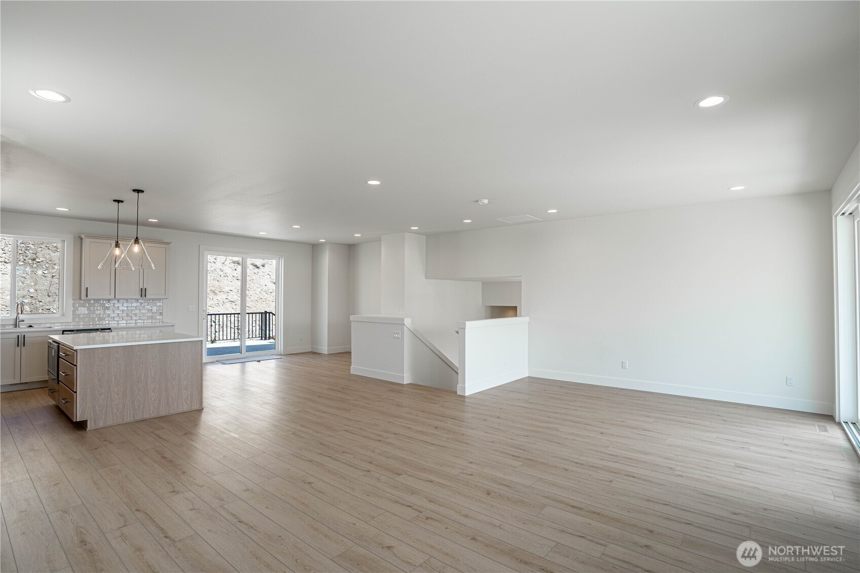 926 Long Drive Property Photo 8