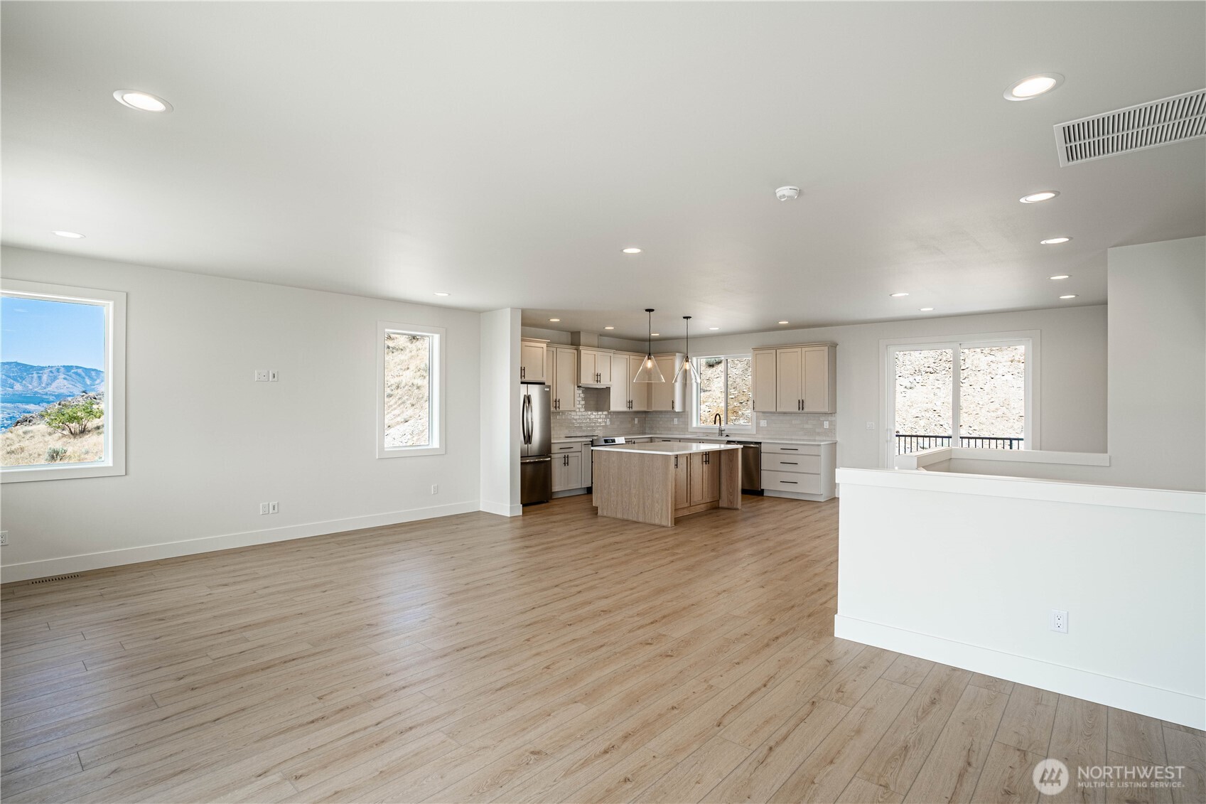 926 Long Drive Property Photo 9