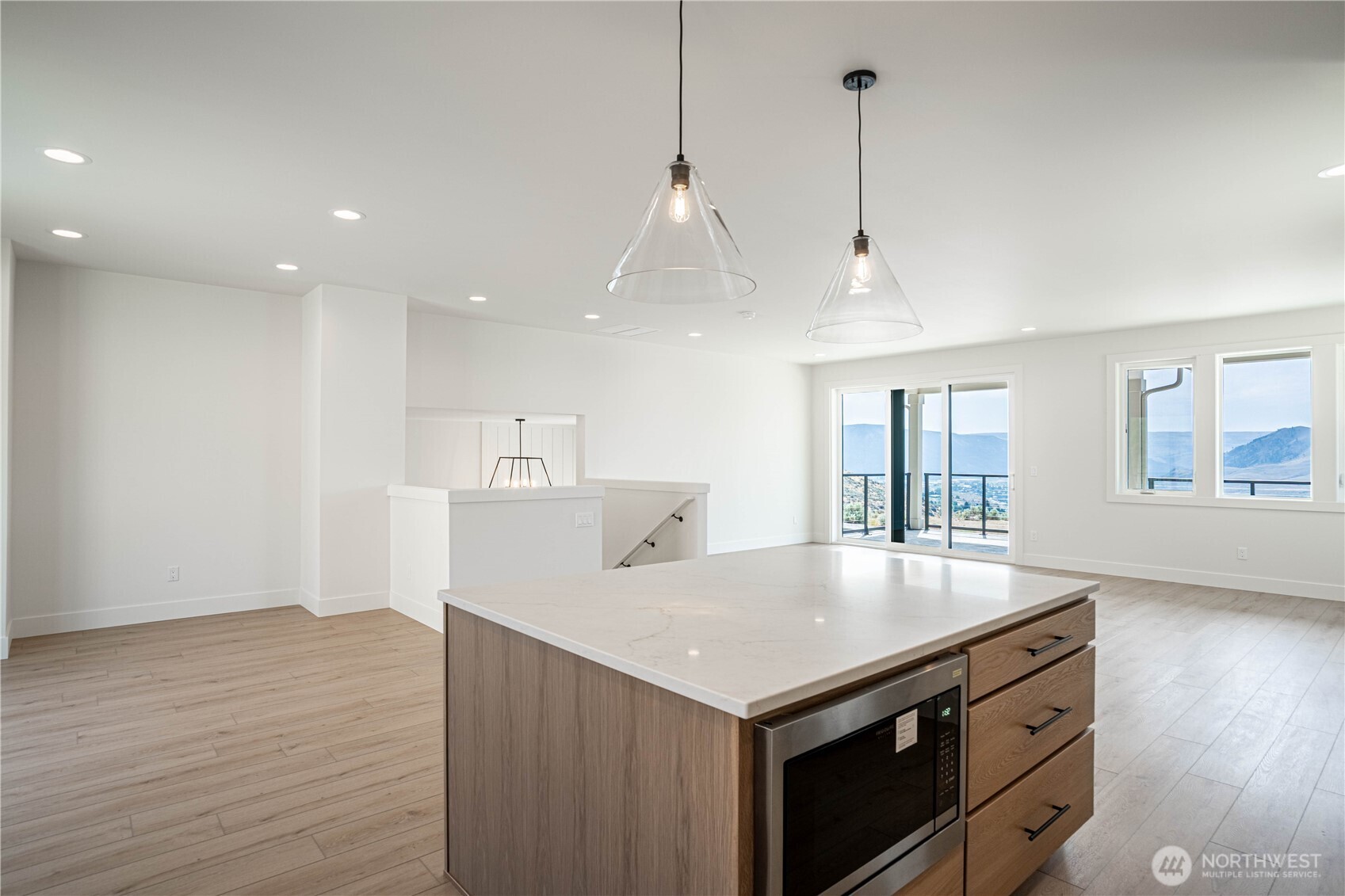 926 Long Drive Property Photo 14