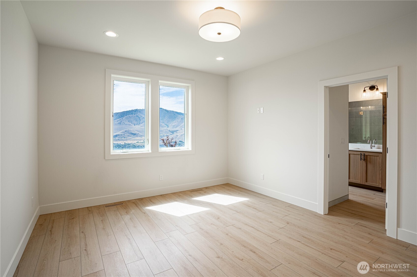 926 Long Drive Property Photo 16