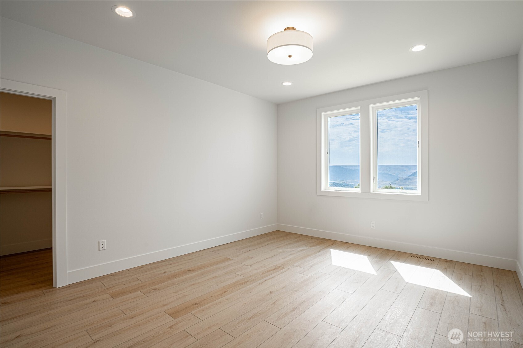 926 Long Drive Property Photo 17