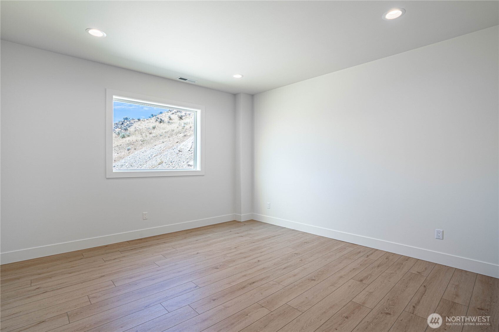 926 Long Drive Property Photo 27