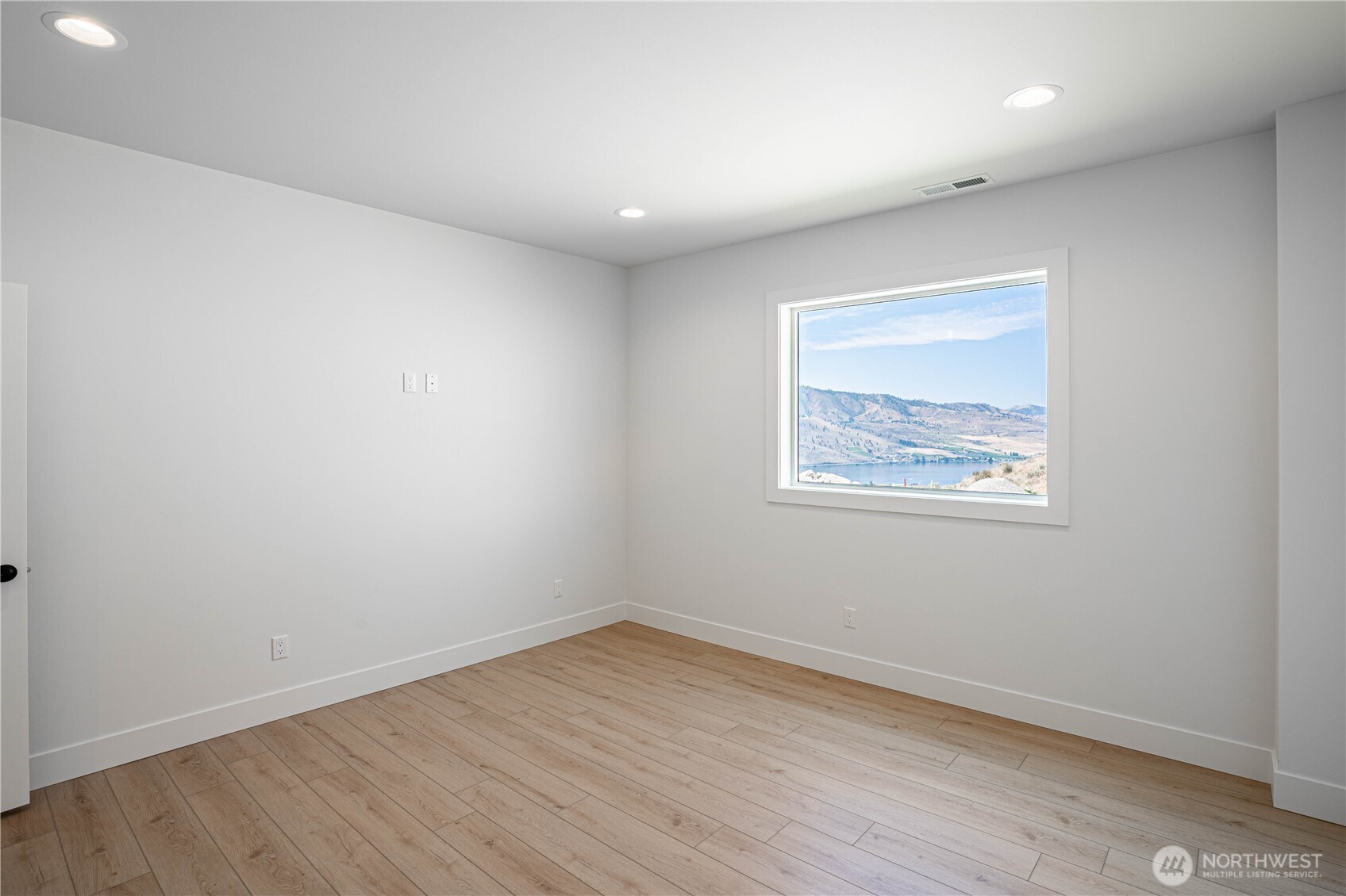 926 Long Drive Property Photo 29