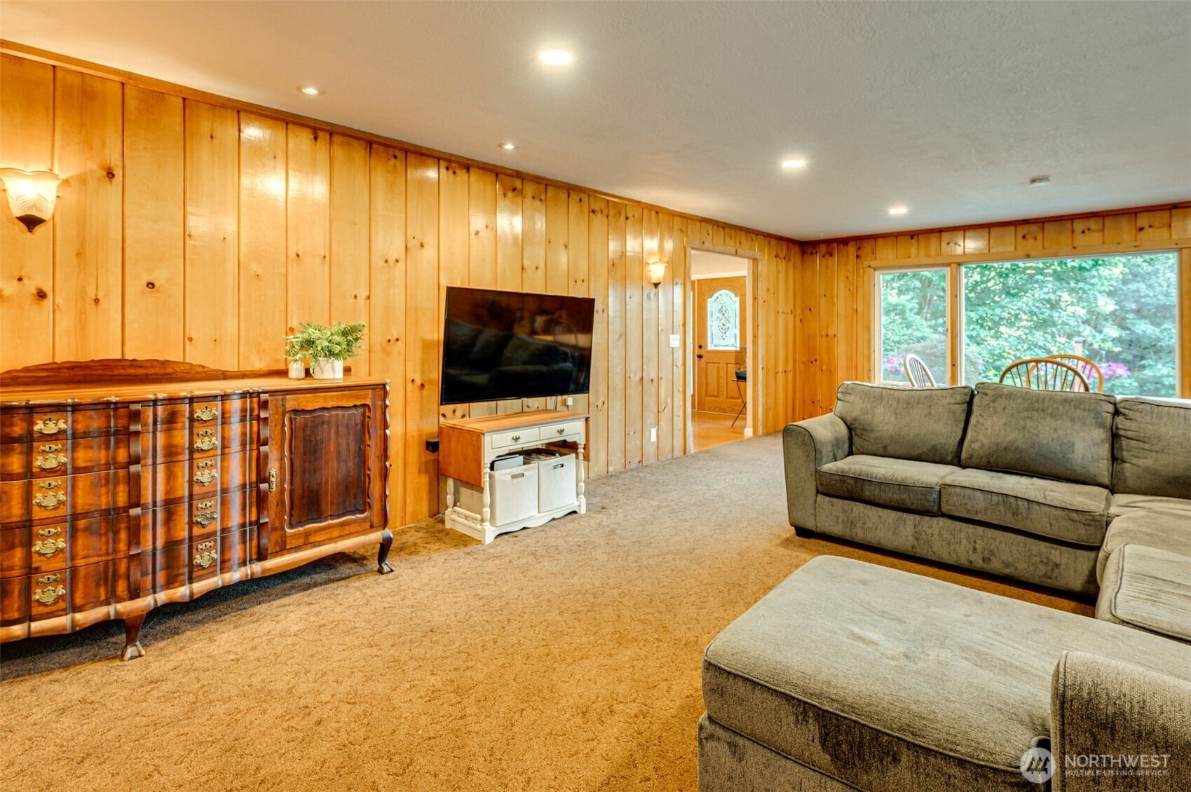 407 N Dubois Road Property Photo 9