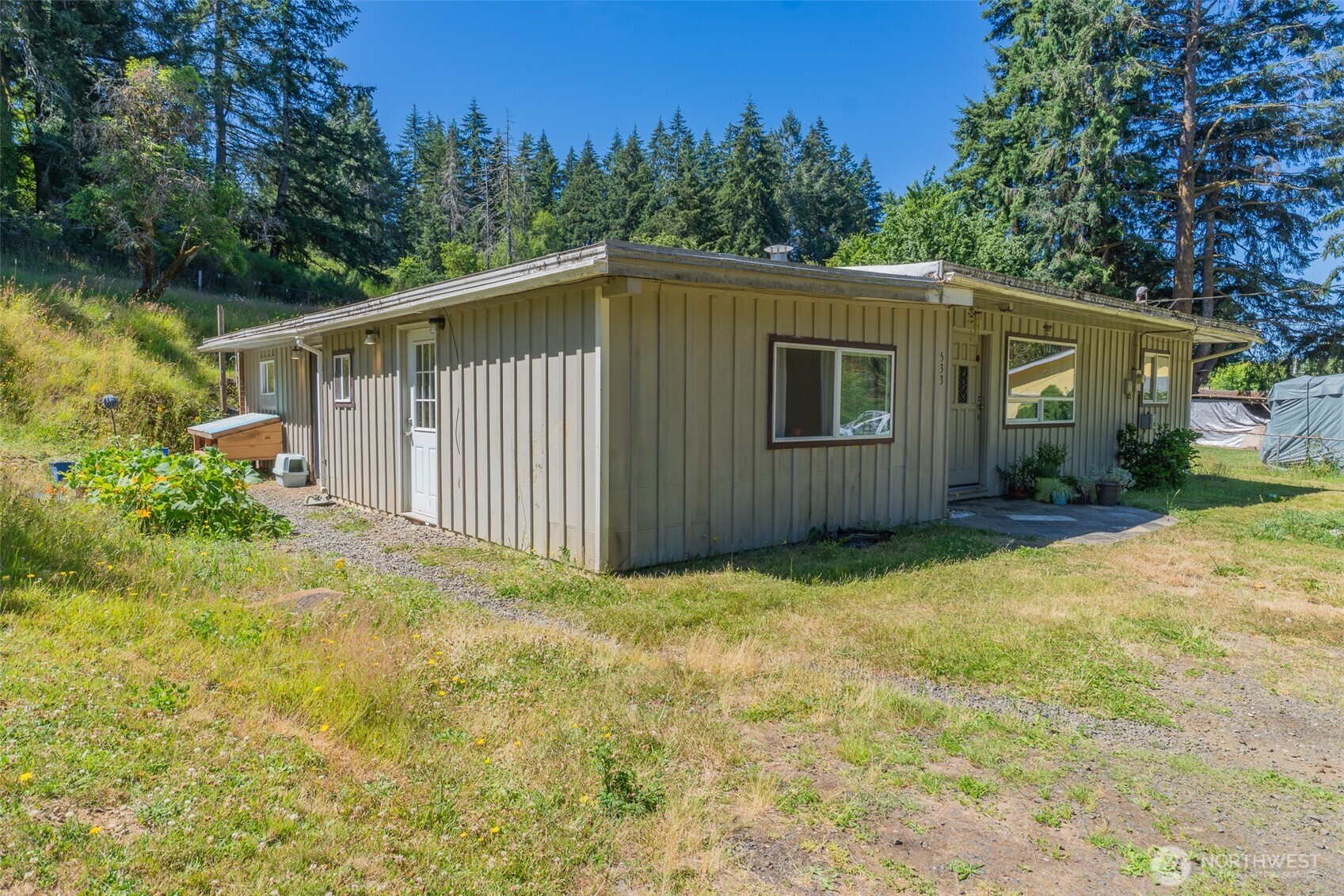533 E Walnut Street Property Photo 1
