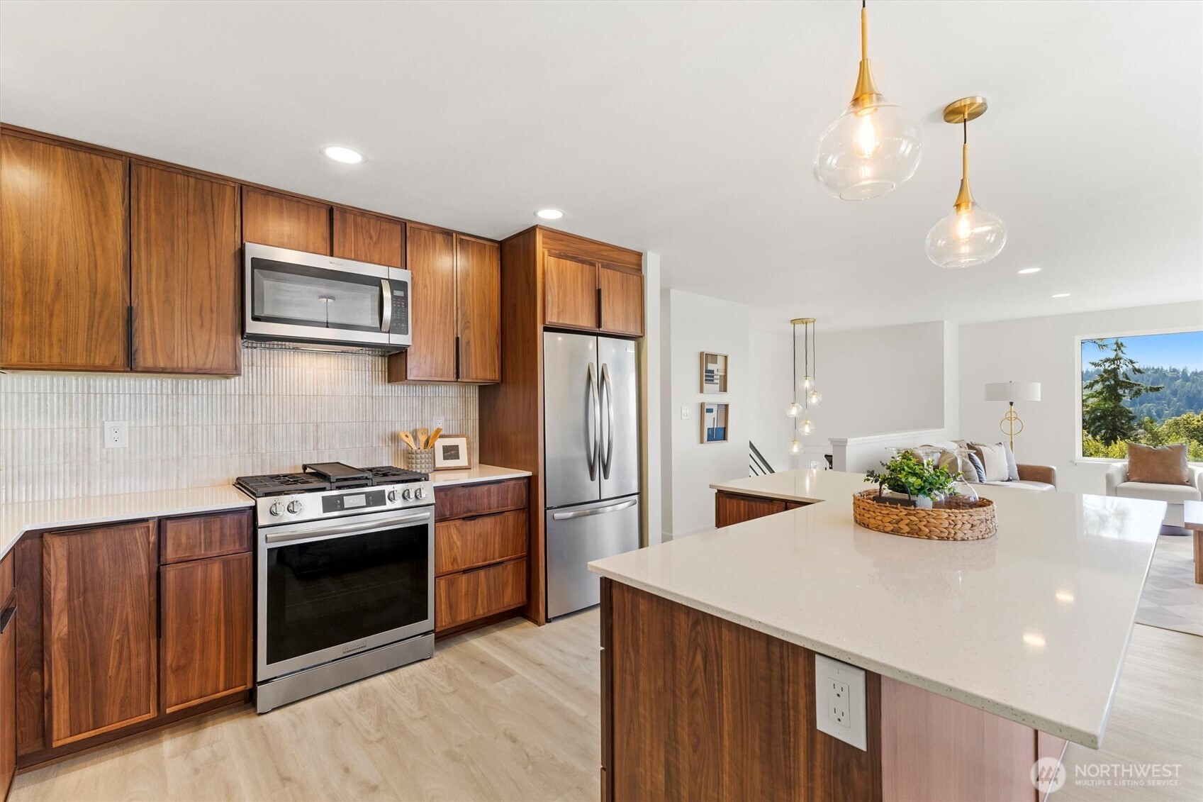 904 Puget Street Property Photo 10