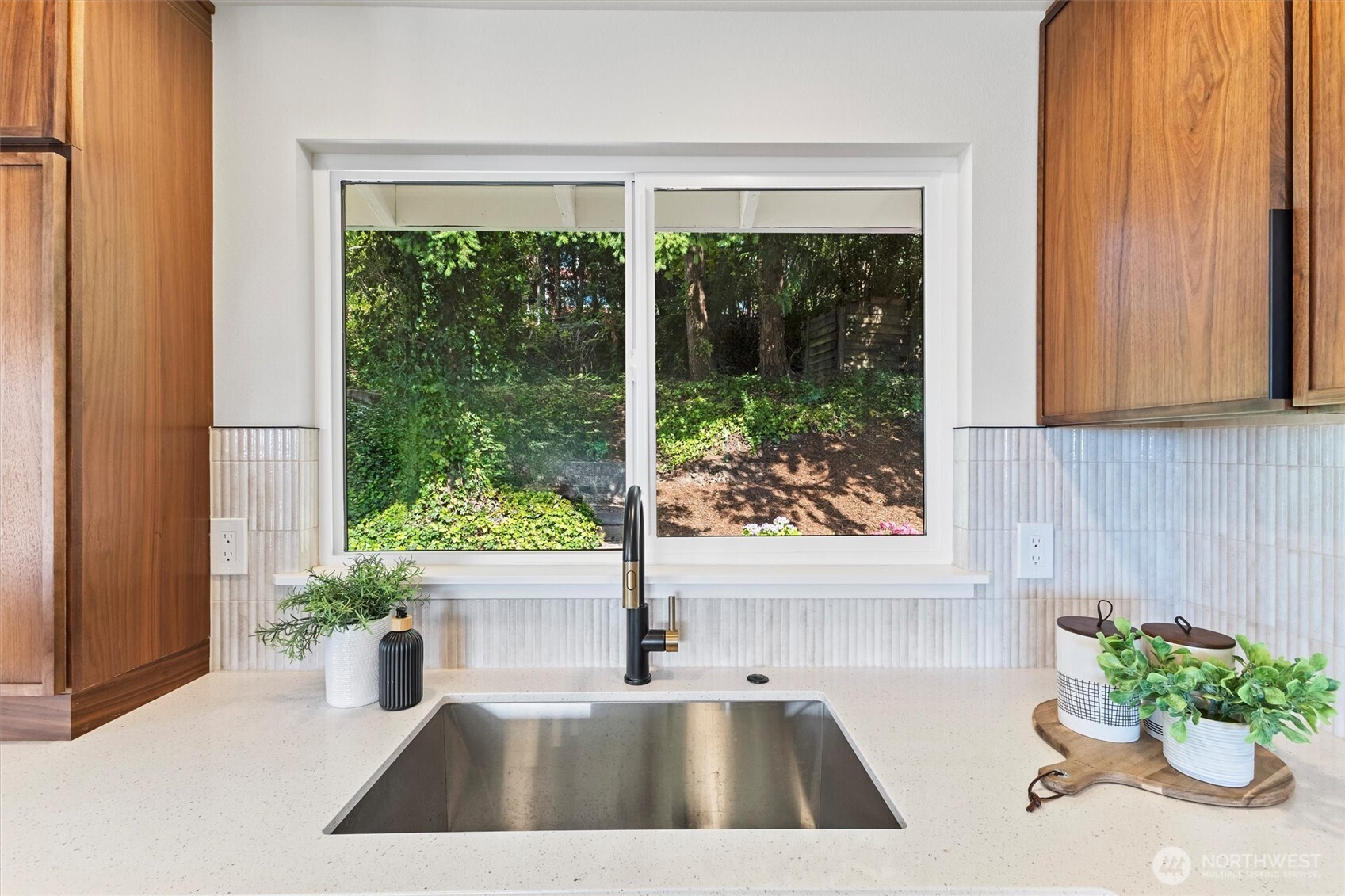 904 Puget Street Property Photo 13