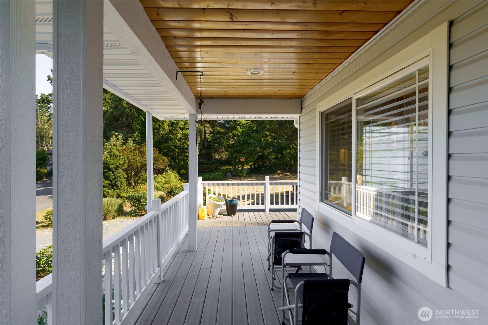 744 Shelter Bay Dr Property Photo 3