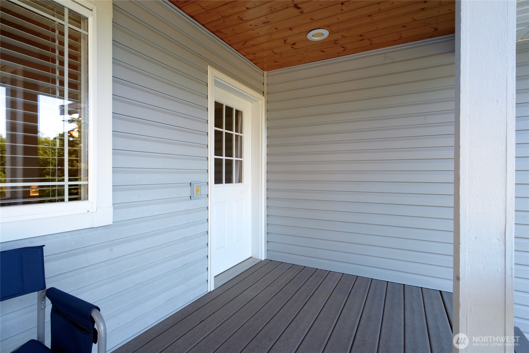 744 Shelter Bay Dr Property Photo 4