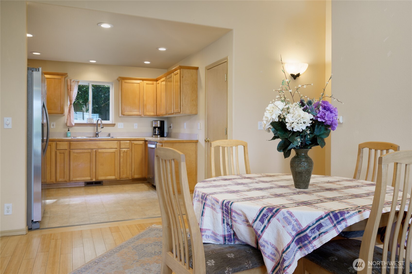 744 Shelter Bay Dr Property Photo 8