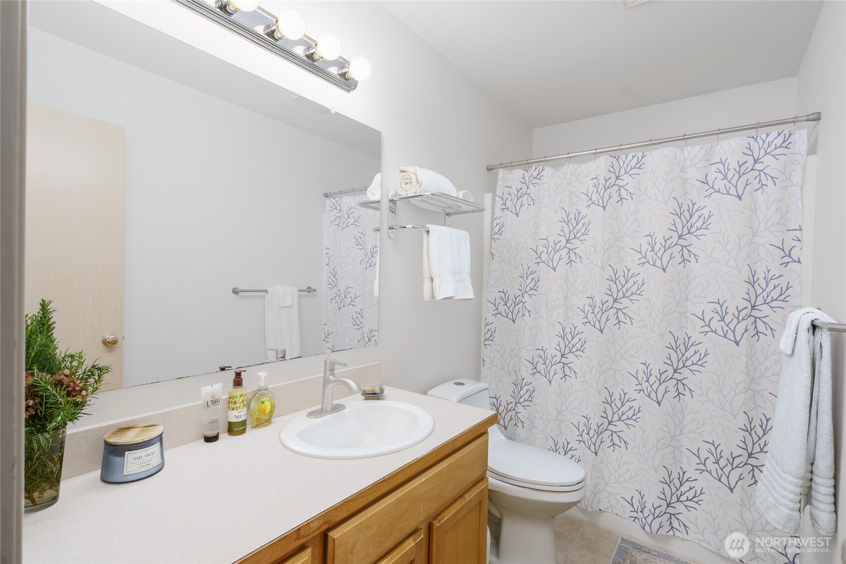 744 Shelter Bay Dr Property Photo 16