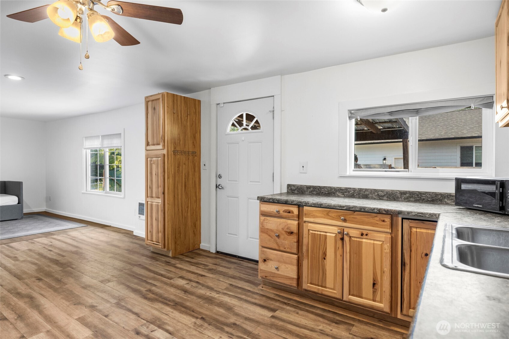 8397 Golden Valley Boulevard Property Photo 7