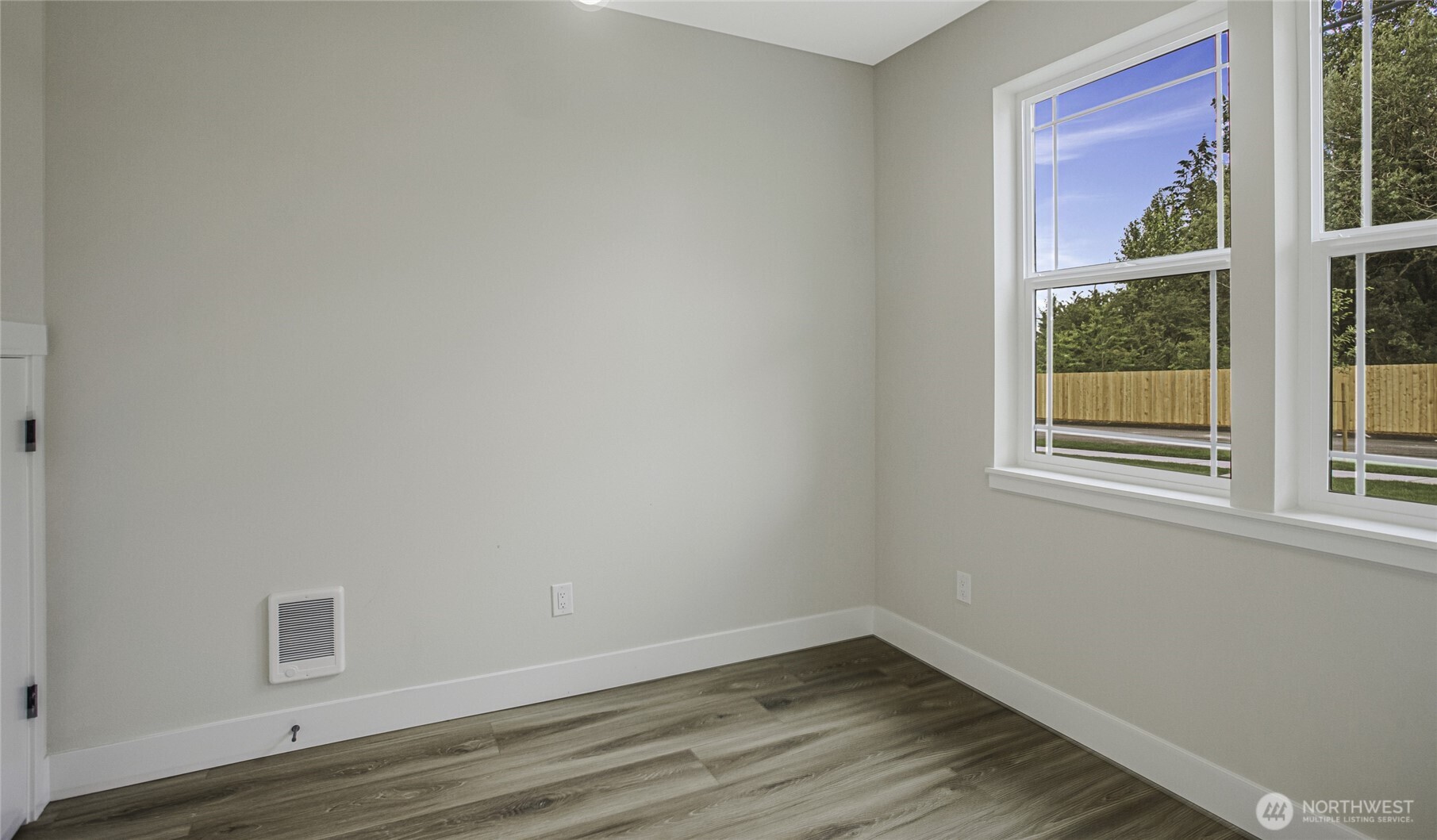 1412 E 51st Street Property Photo 8