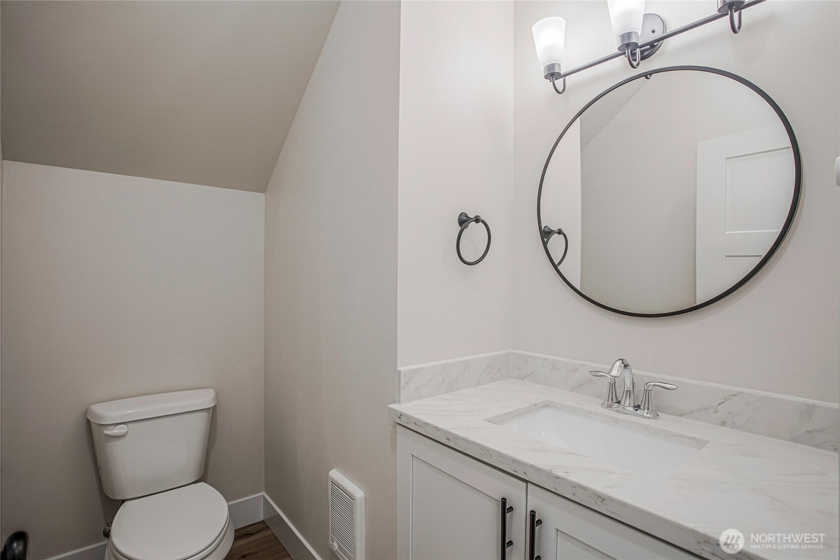 1412 E 51st Street Property Photo 9