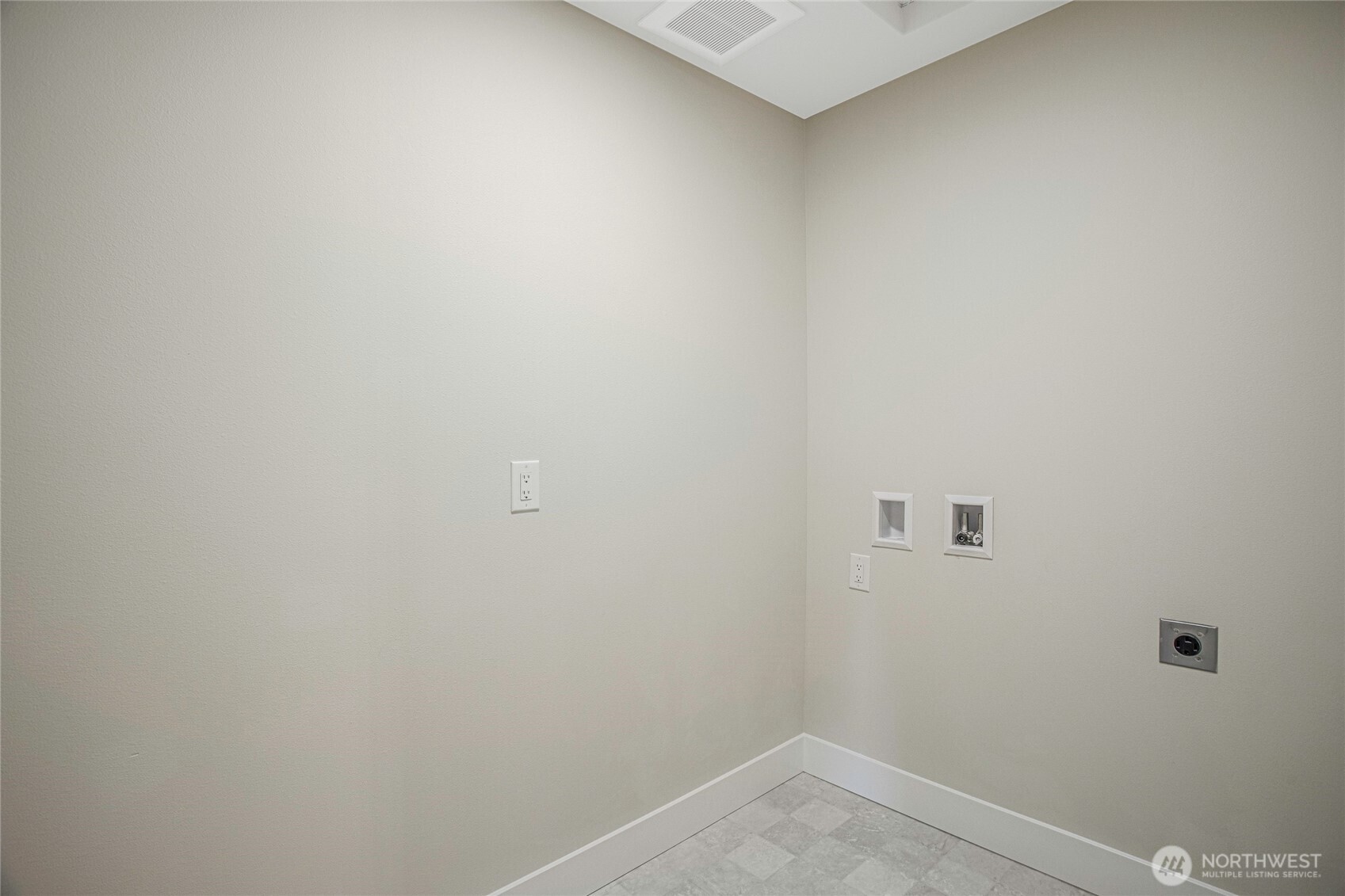 1412 E 51st Street Property Photo 19