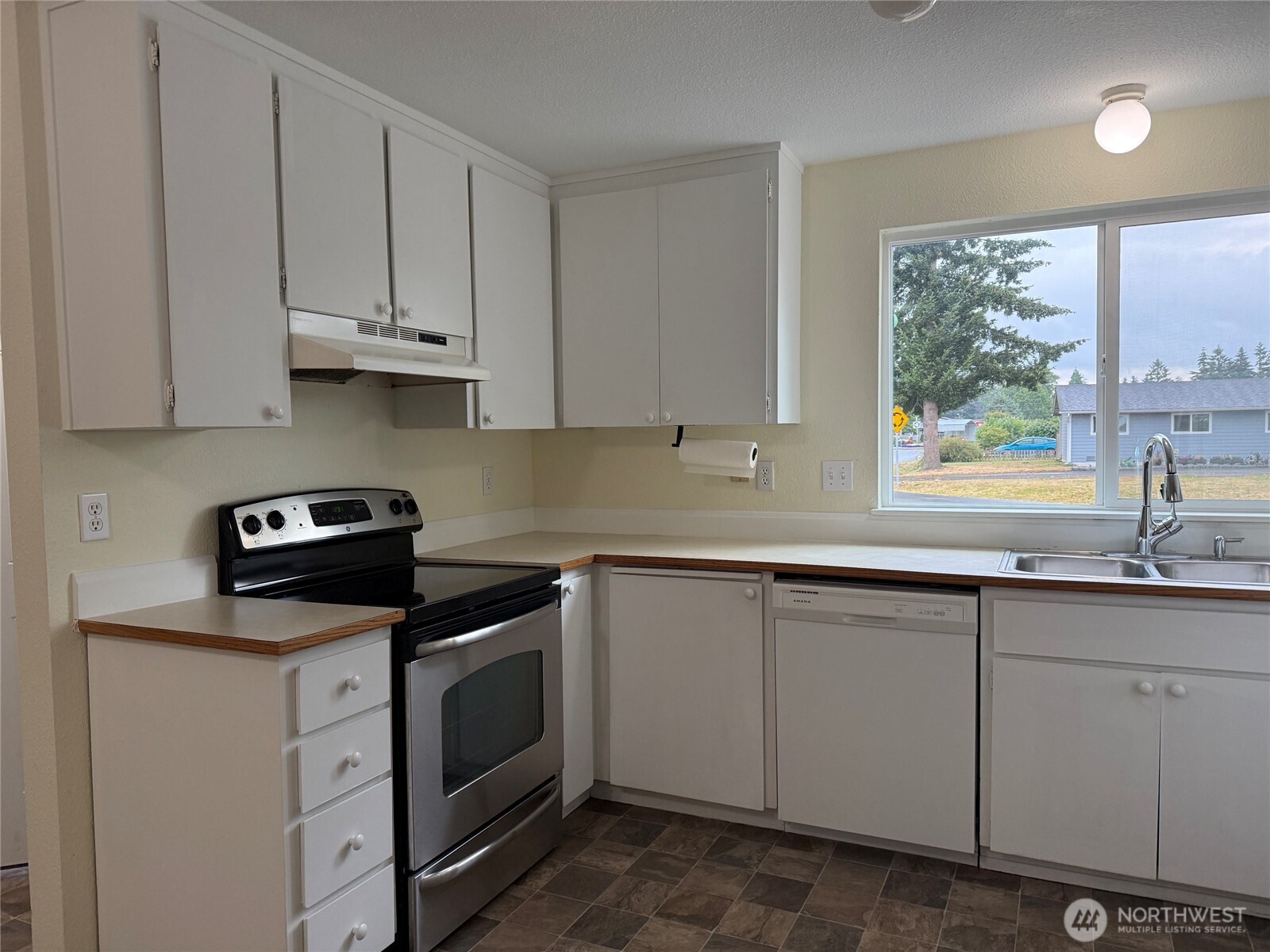 12518 42nd Avenue Property Photo 4