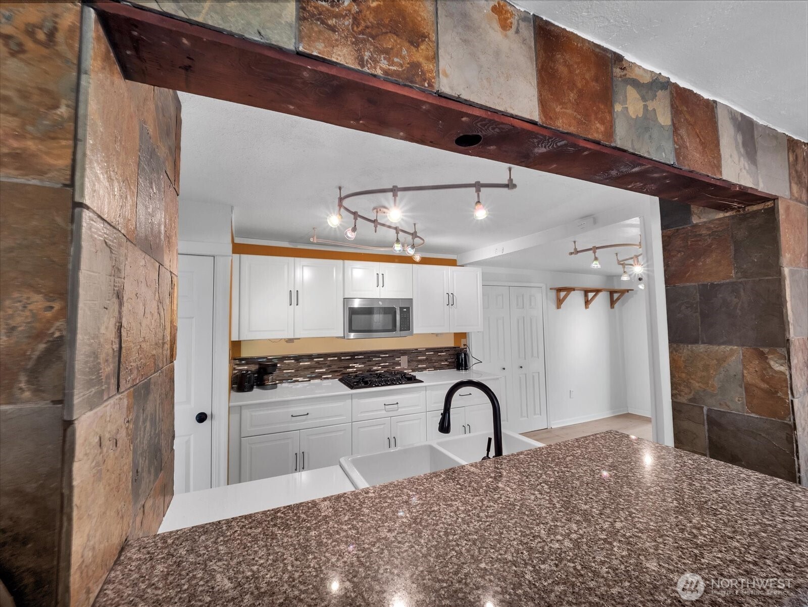 1719 Gregory Way Property Photo 13