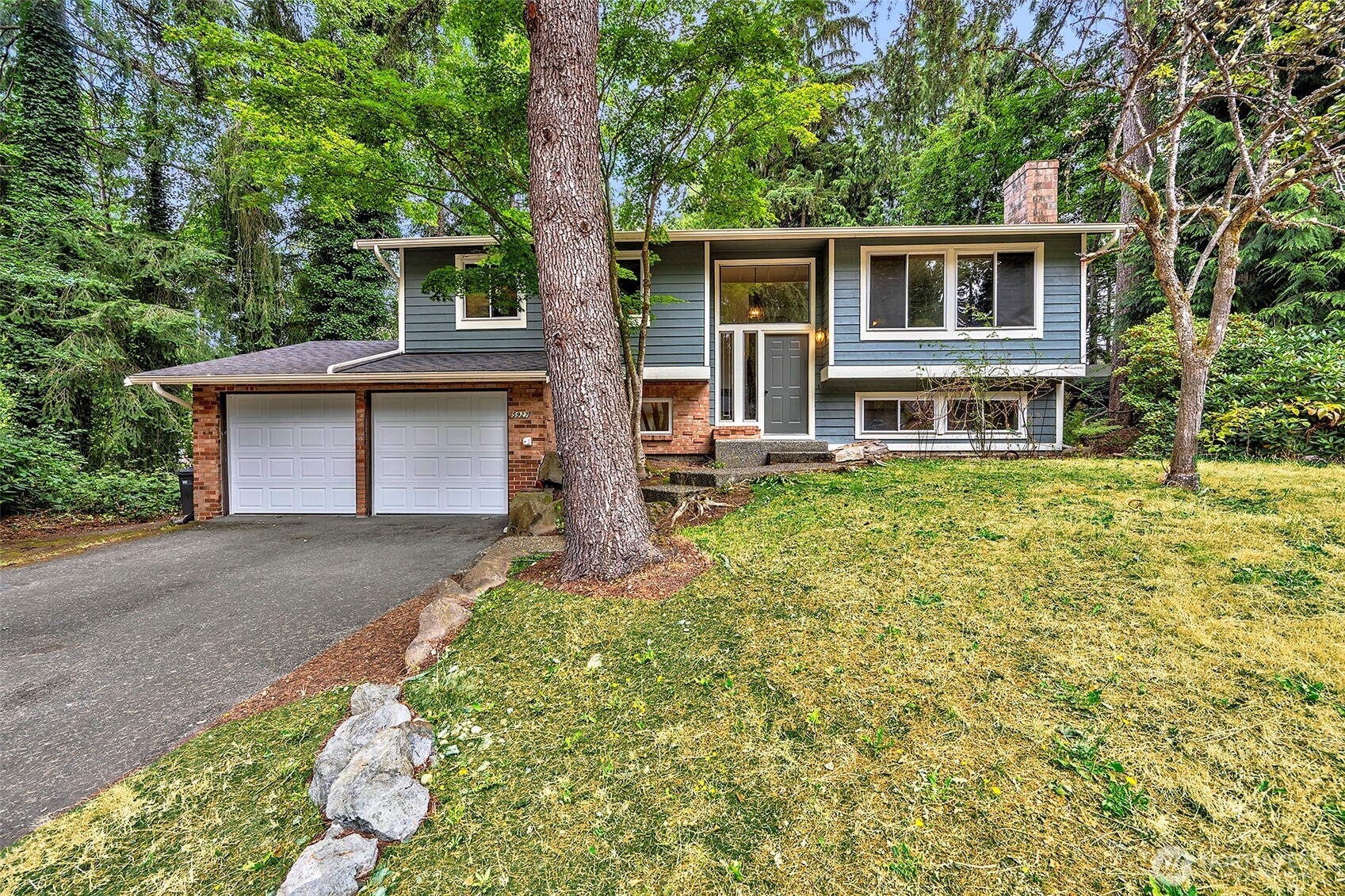 5927 147 Street Property Photo 2