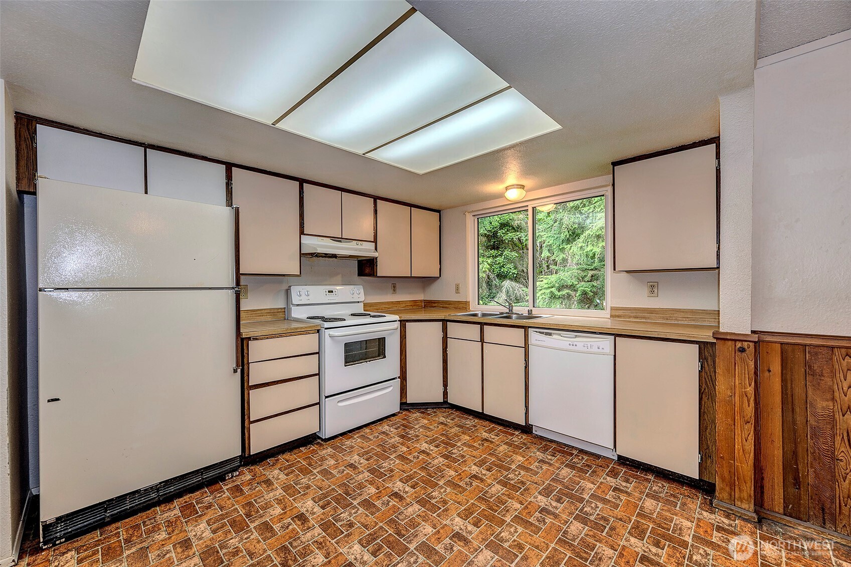 5927 147 Street Property Photo 6