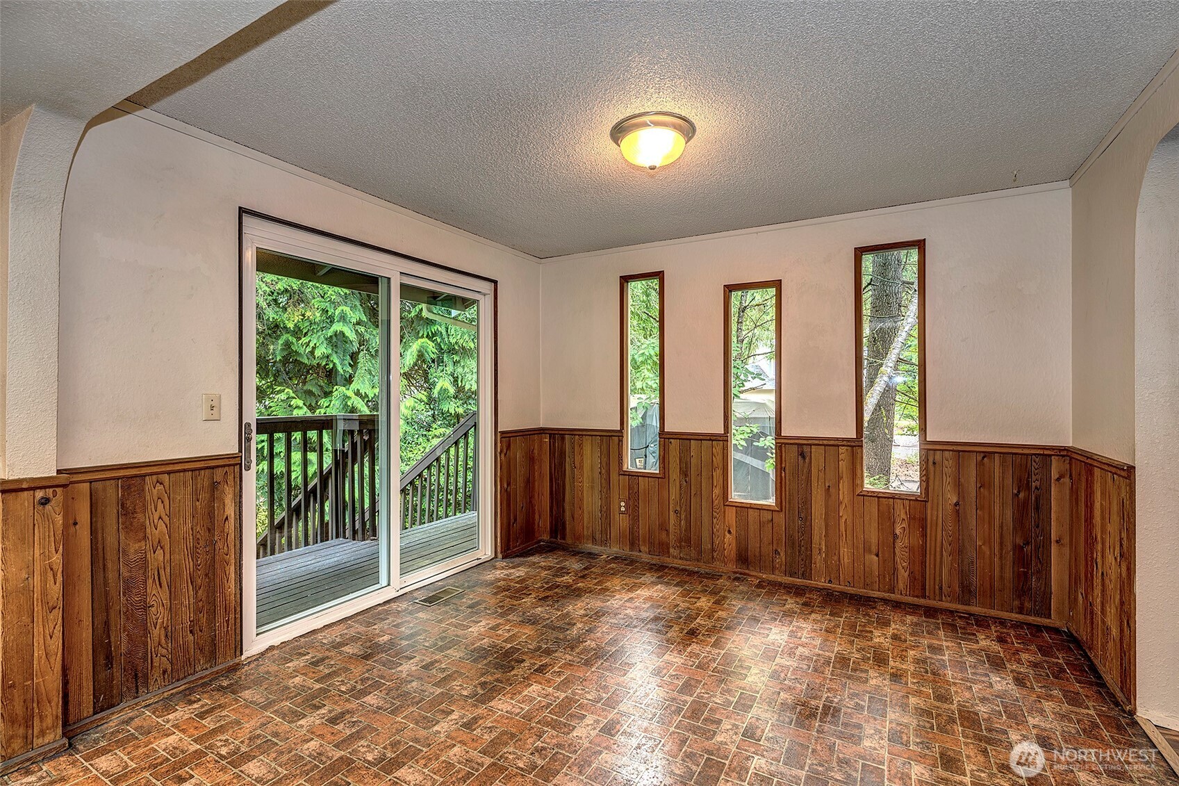 5927 147 Street Property Photo 7