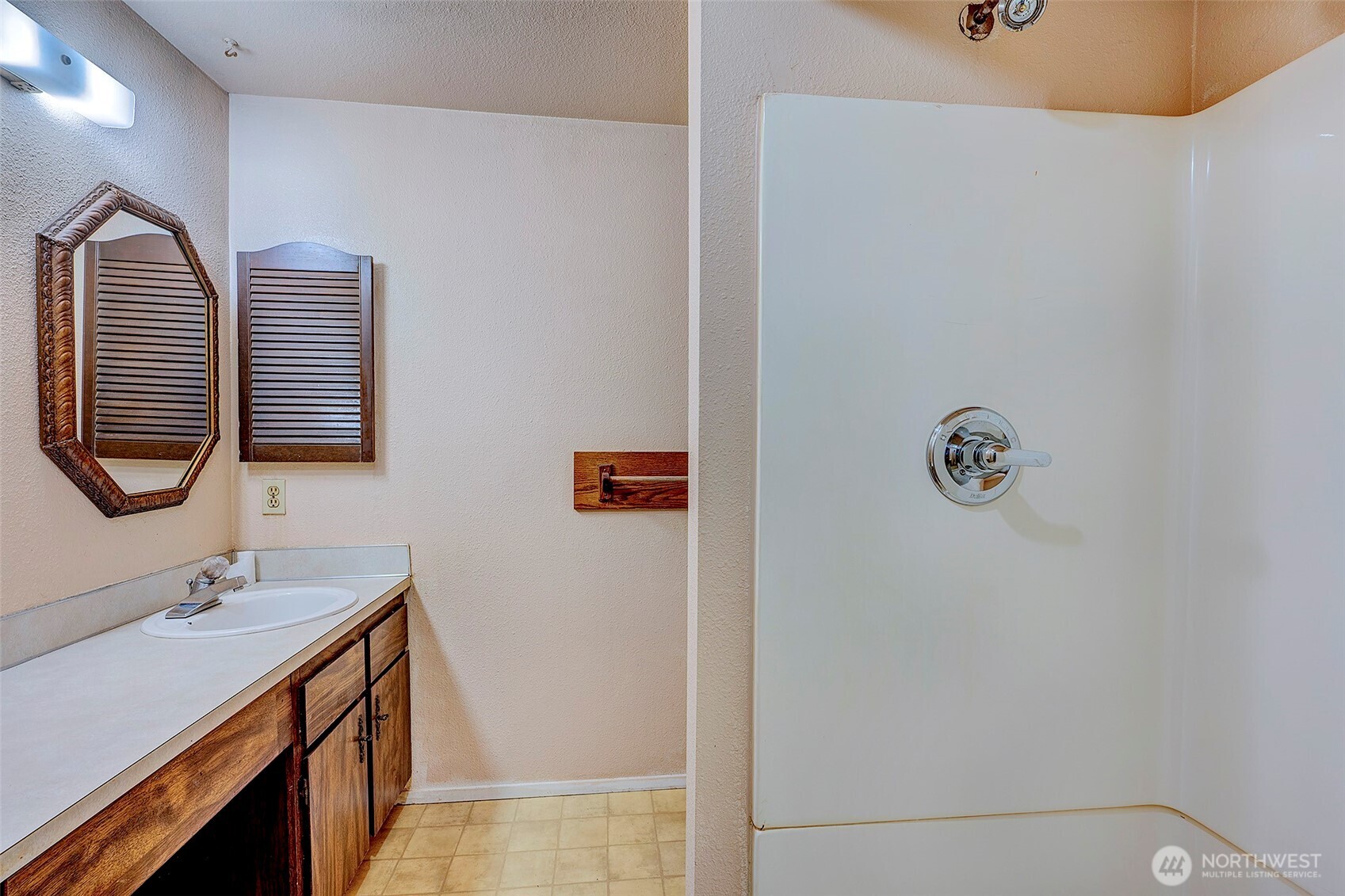5927 147 Street Property Photo 12