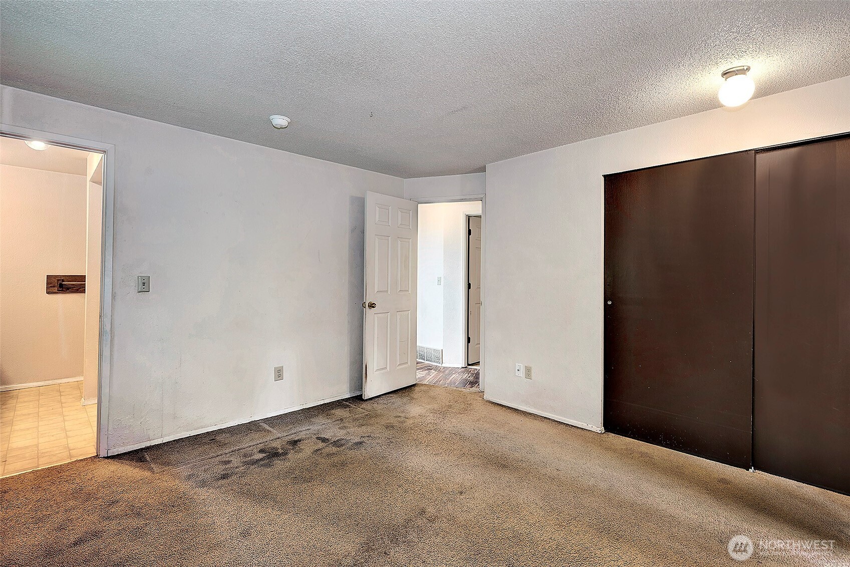 5927 147 Street Property Photo 17