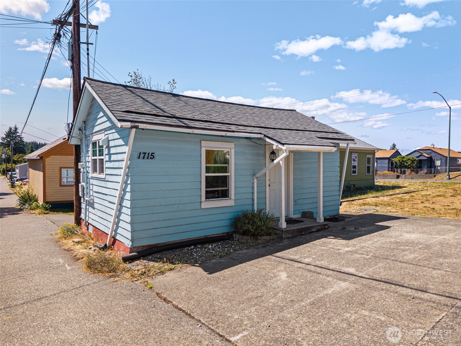 1713 Burwell Street Property Photo 3