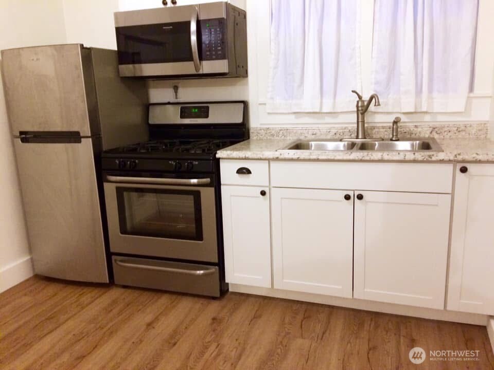 1713 Burwell Street Property Photo 10
