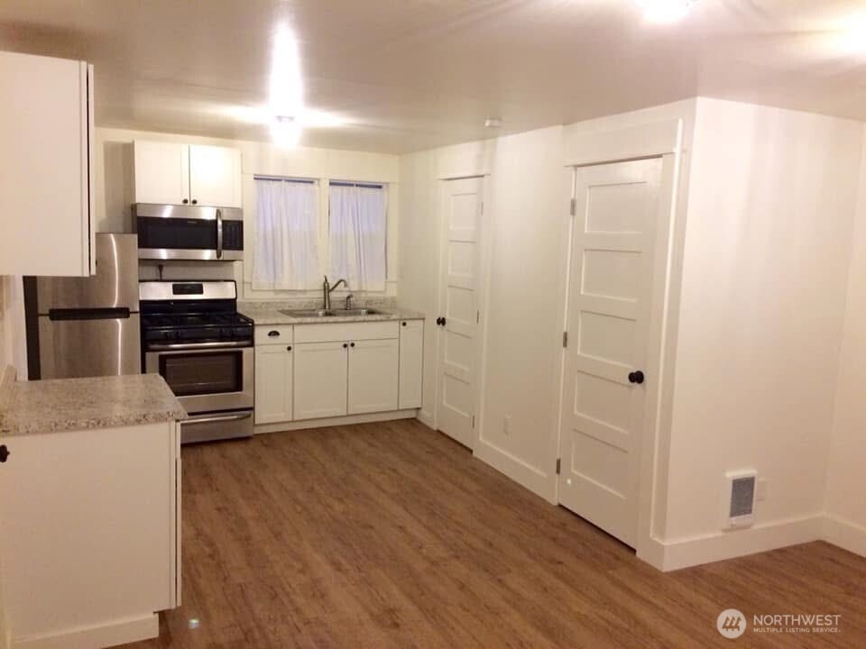 1713 Burwell Street Property Photo 11