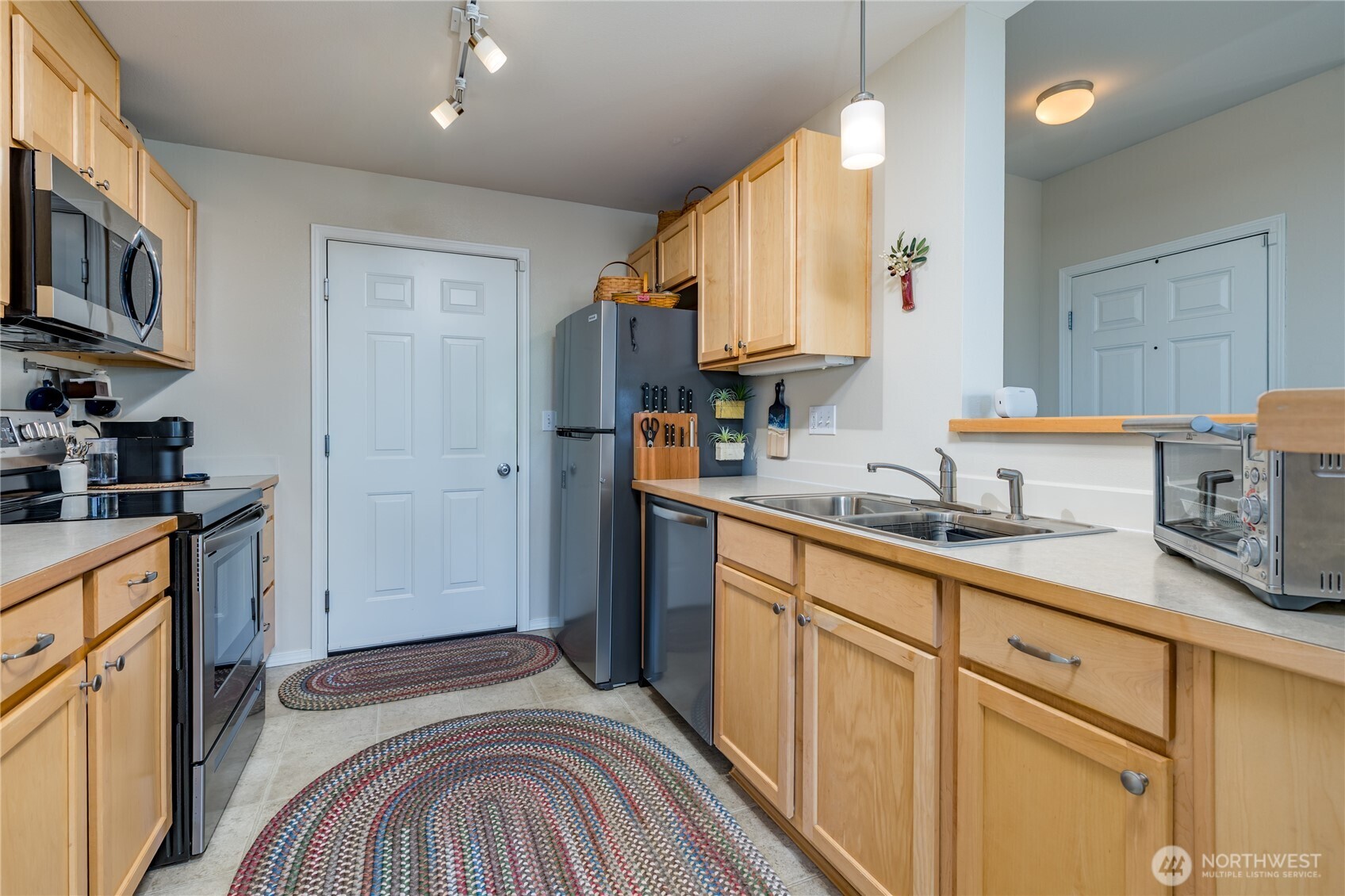6137 Hazel Loop B Property Photo 4