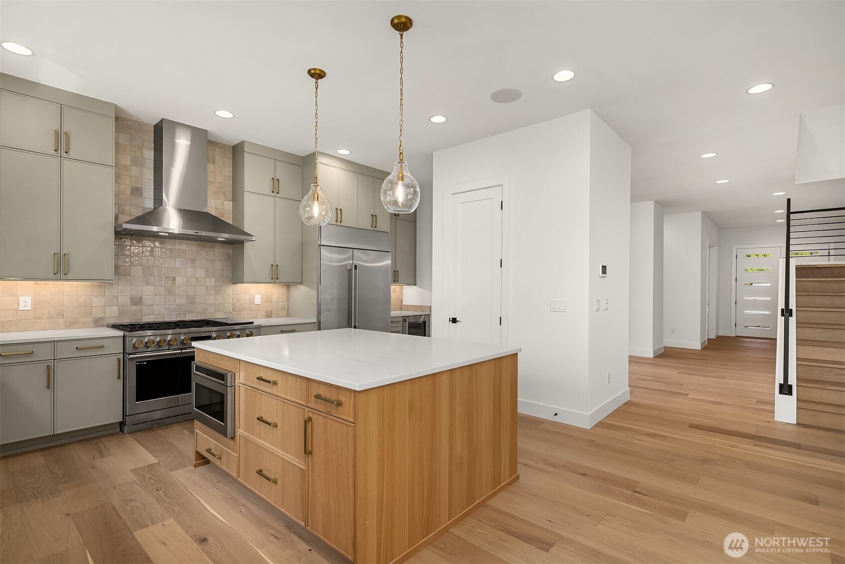 465 Orcas Ave Ne Property Photo 13