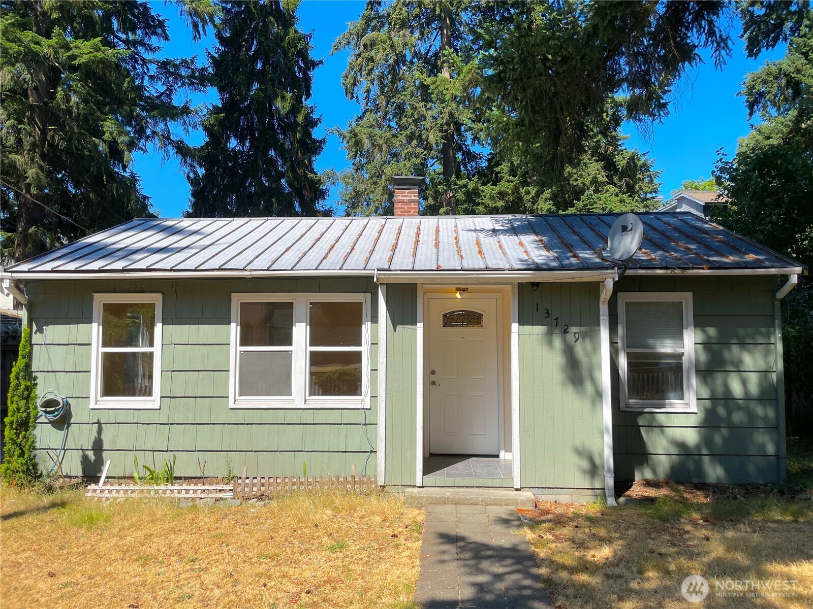 13729 Stone Avenue Property Photo 2