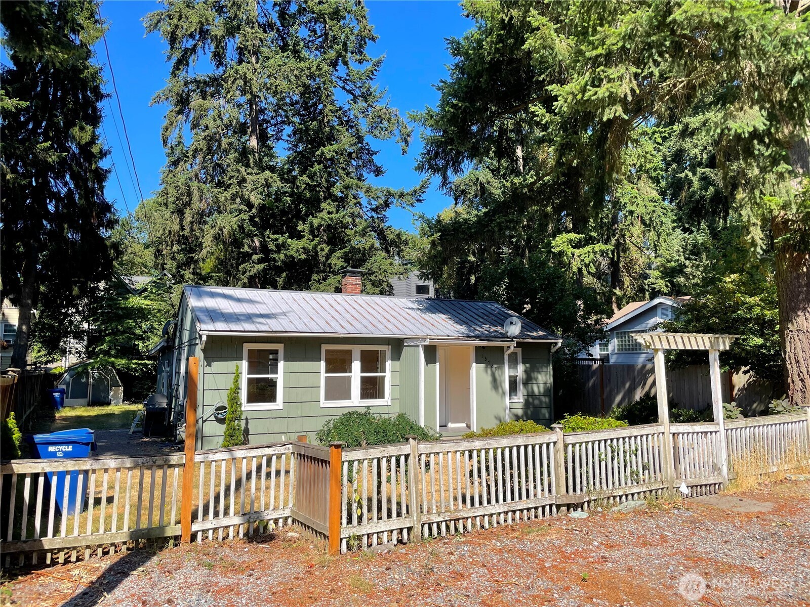 13729 Stone Avenue Property Photo 3