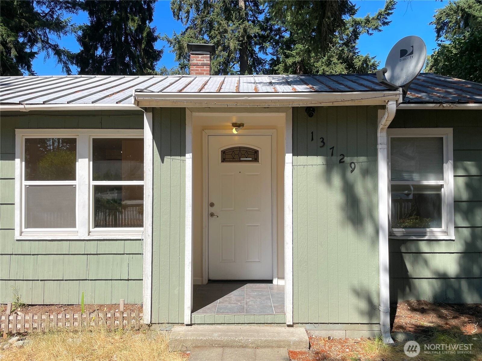 13729 Stone Avenue Property Photo 4