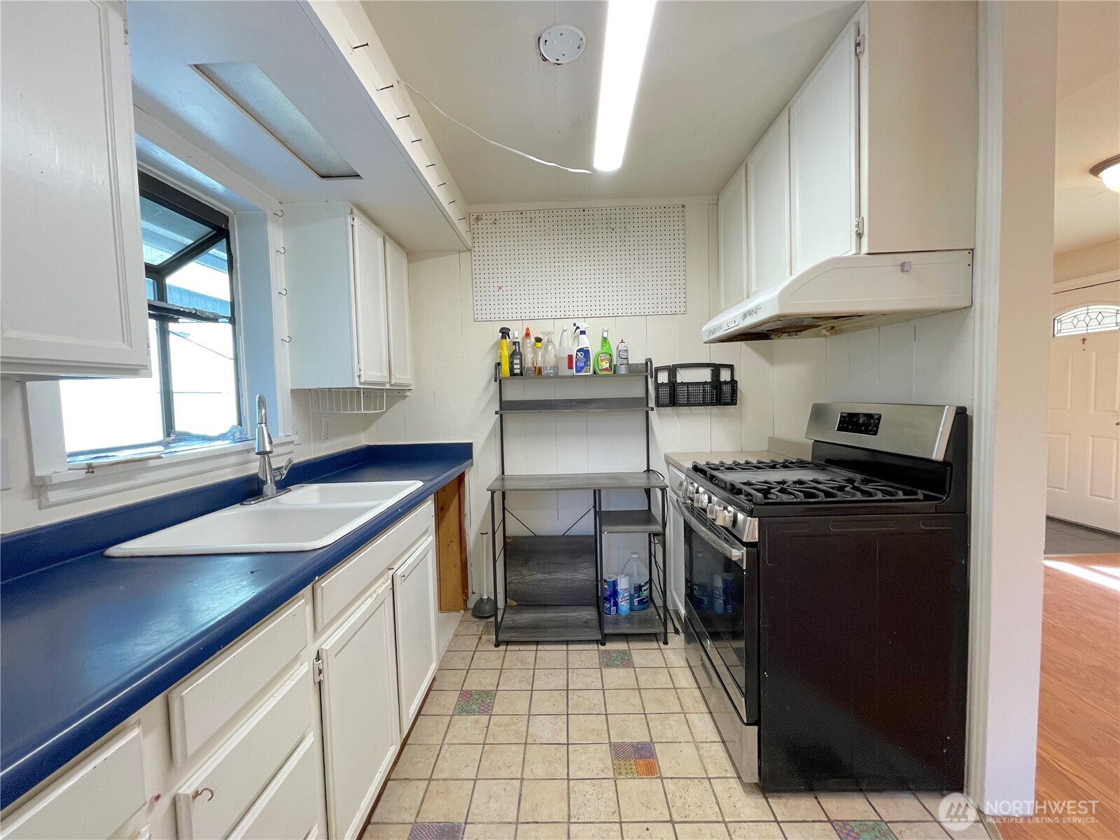 13729 Stone Avenue Property Photo 6
