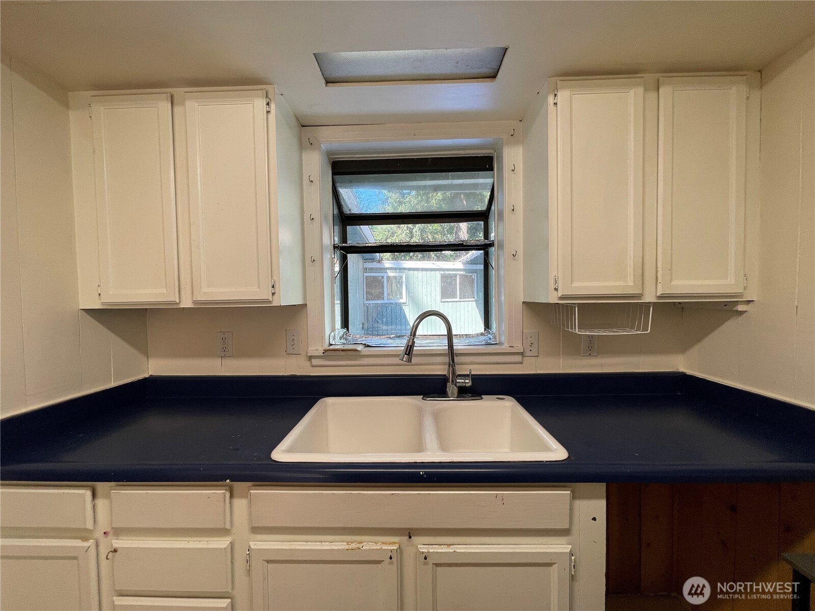13729 Stone Avenue Property Photo 7