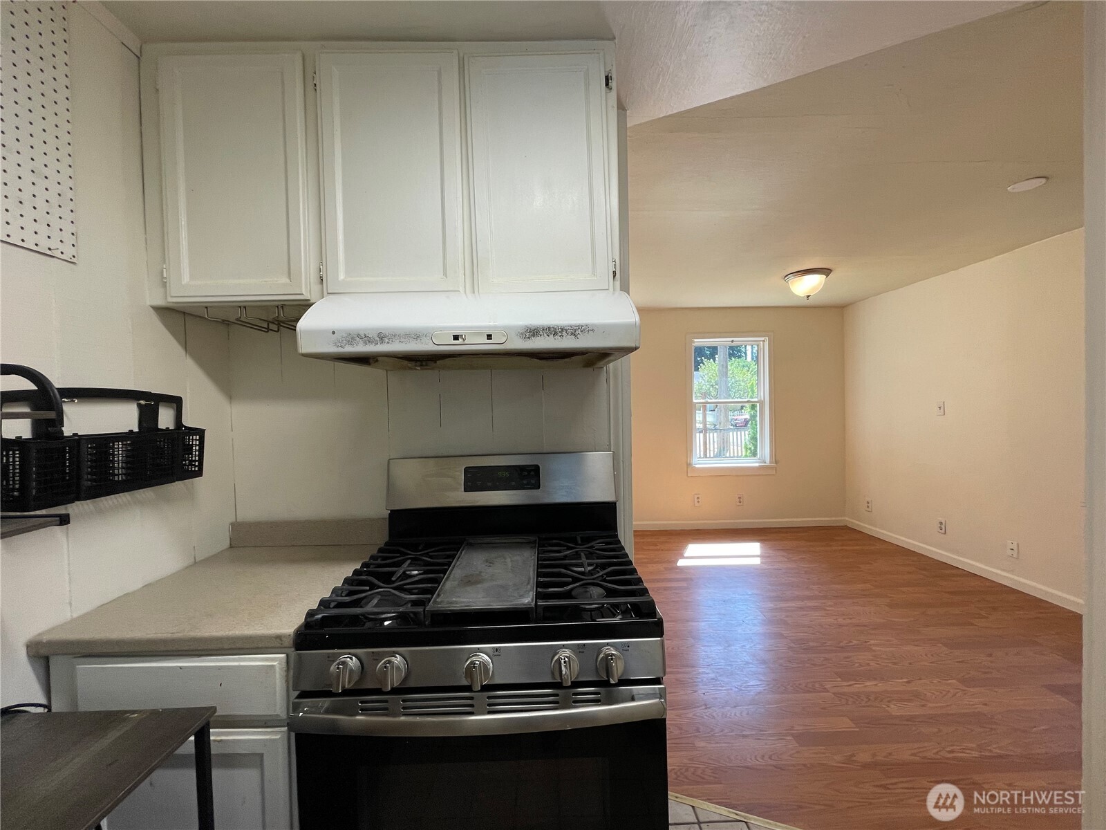 13729 Stone Avenue Property Photo 8