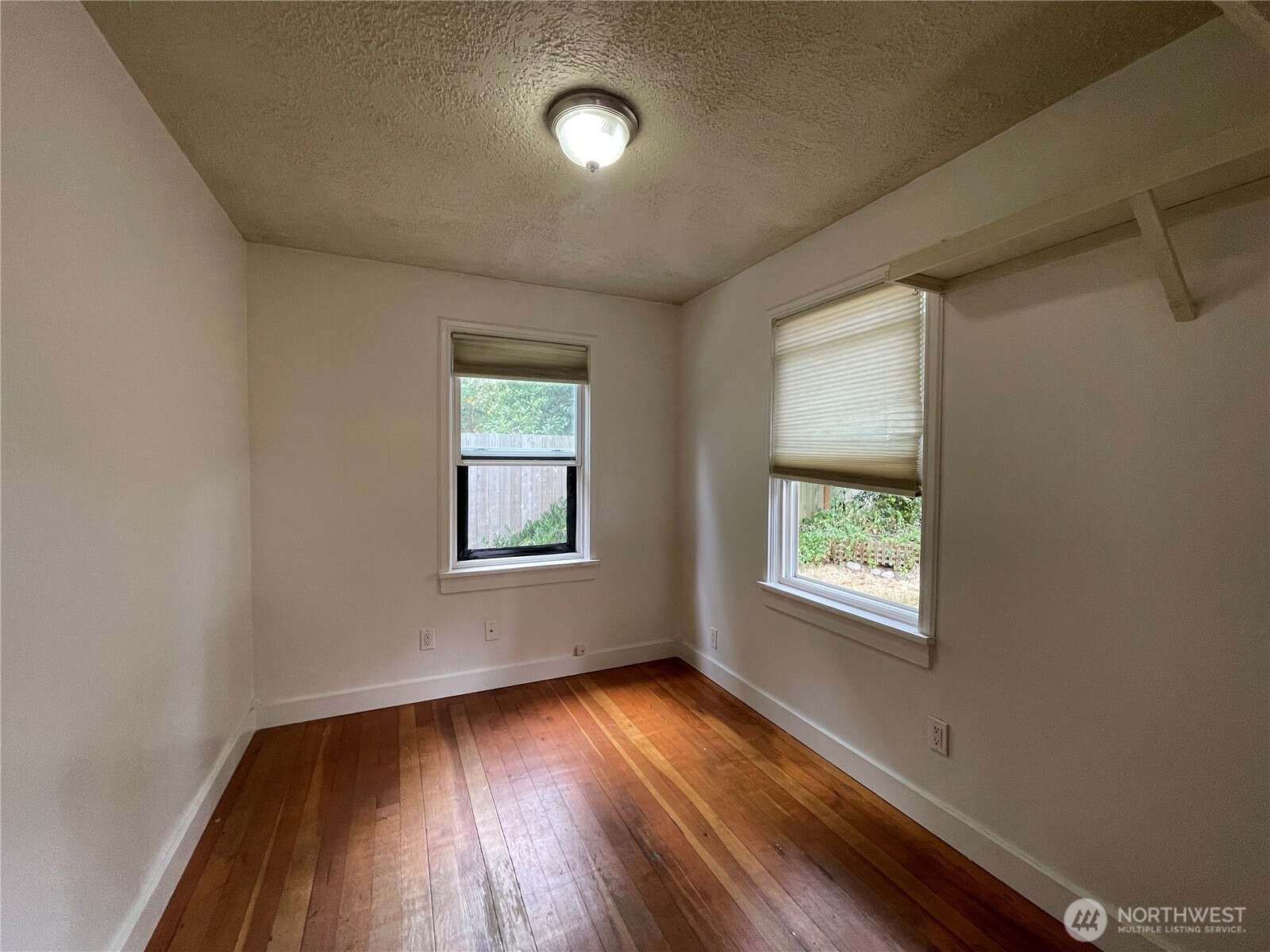 13729 Stone Avenue Property Photo 10