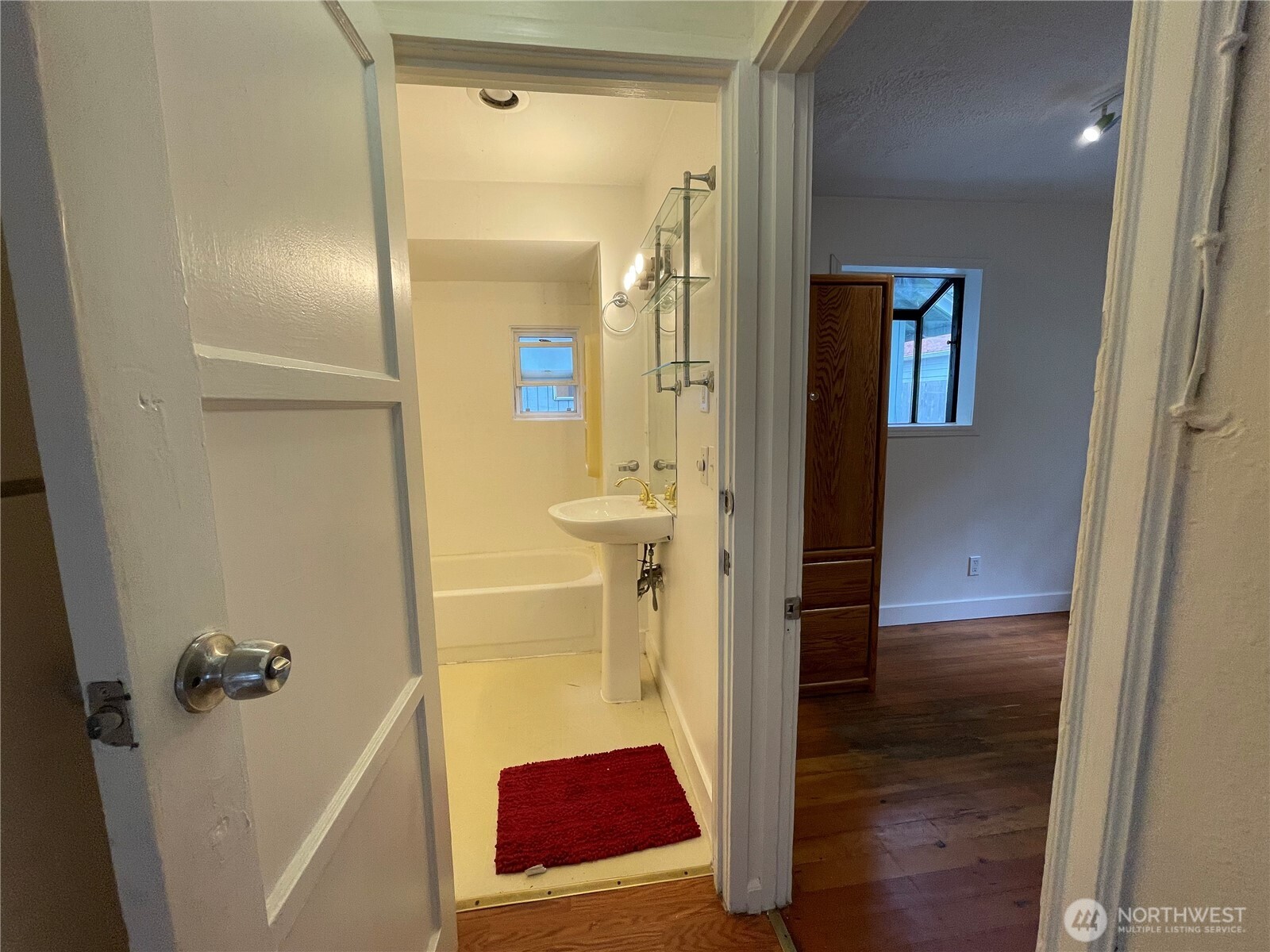13729 Stone Avenue Property Photo 13