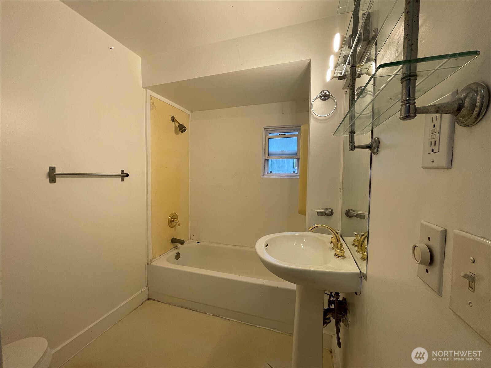 13729 Stone Avenue Property Photo 14