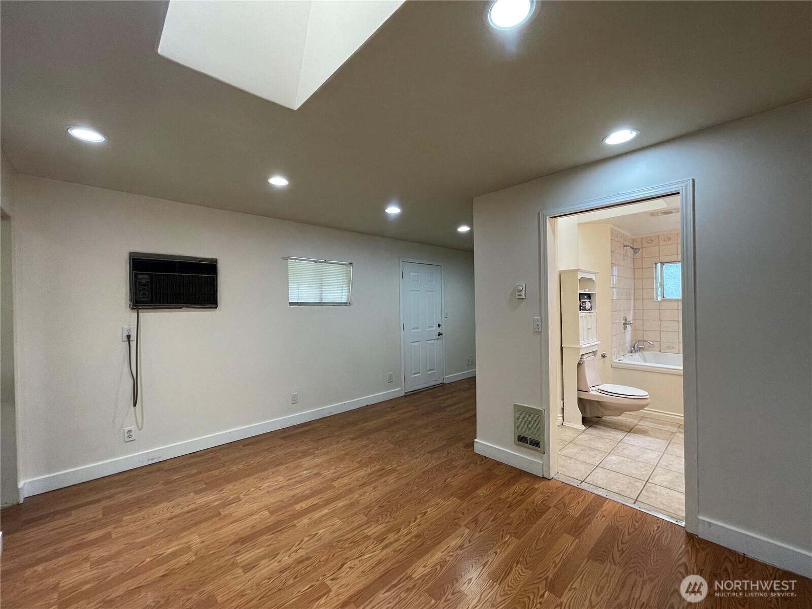 13729 Stone Avenue Property Photo 23