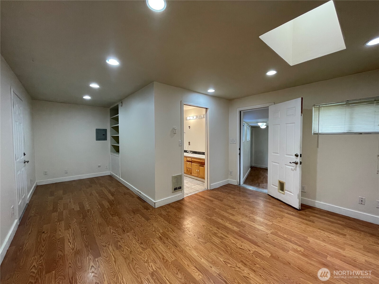 13729 Stone Avenue Property Photo 24