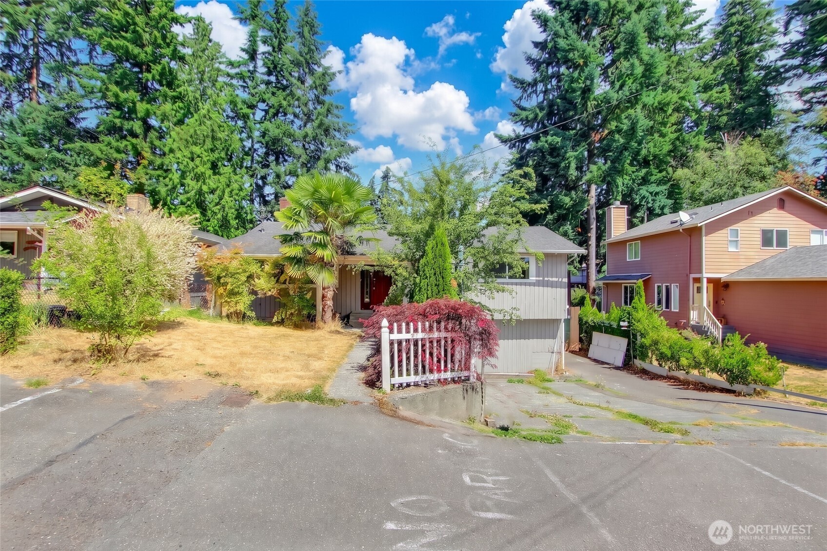 201 E Beech Street Property Photo 1