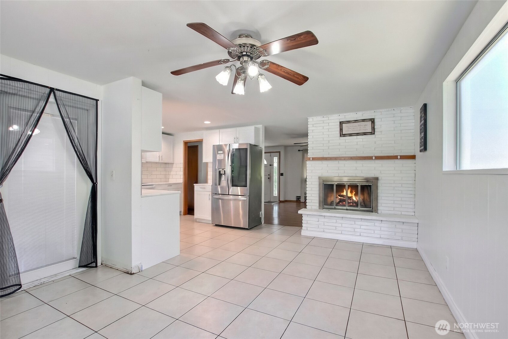 201 E Beech Street Property Photo 7