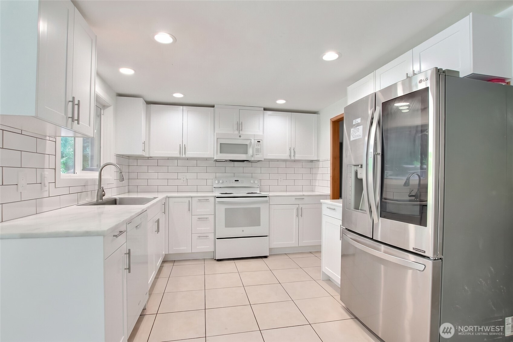 201 E Beech Street Property Photo 8