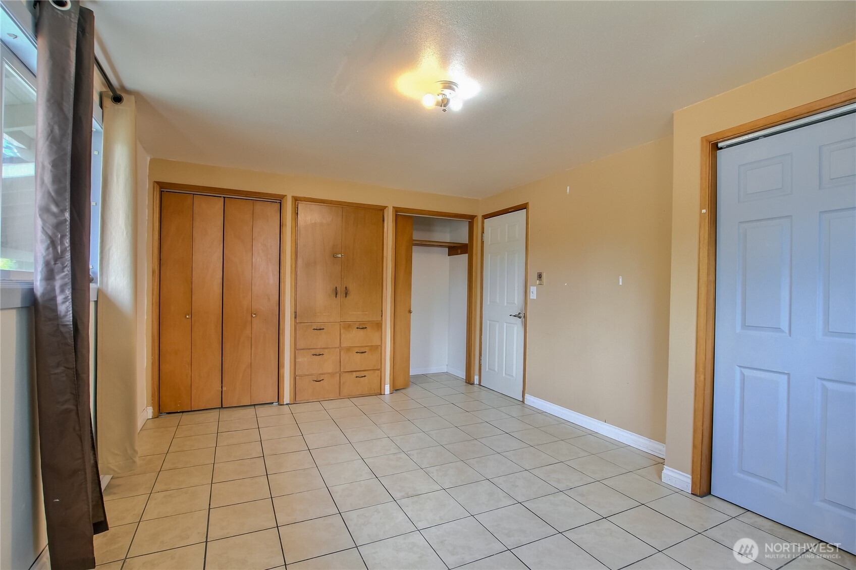 201 E Beech Street Property Photo 12