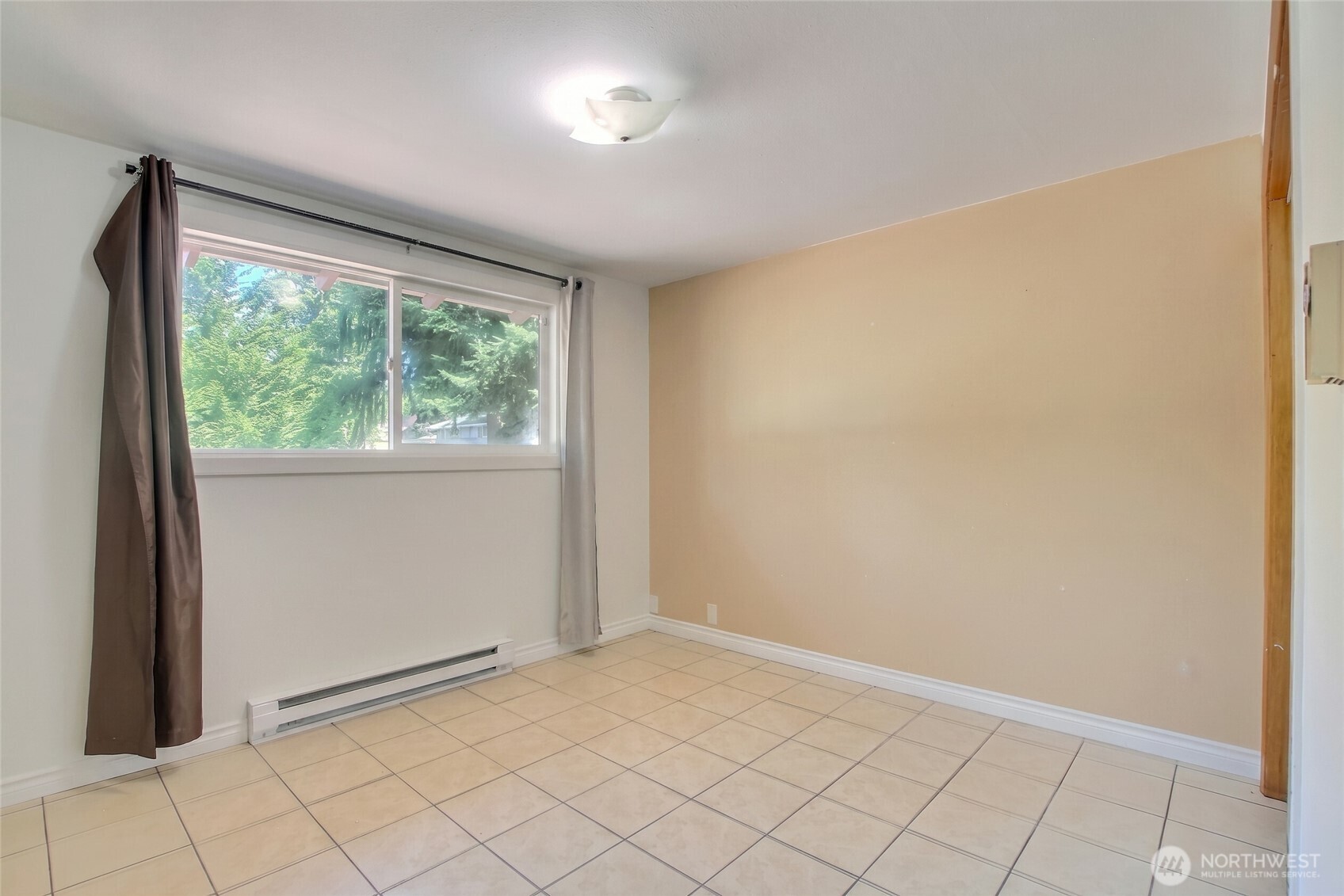 201 E Beech Street Property Photo 13